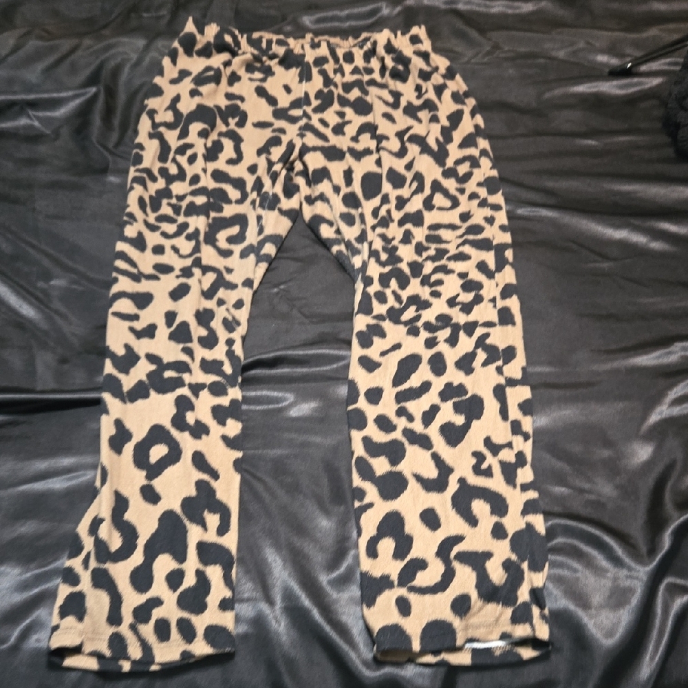 Fashion Nova Leopard Print Capris - Black and Tan